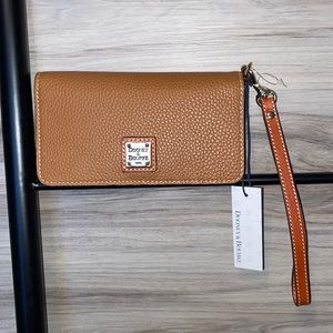 NWT- Dooney & Bourke Pebble Leather Fey Phone Wristlet, Tan